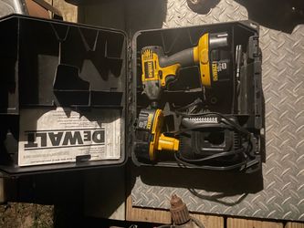DeWalt 18V Cordless Impact Wrench Kit