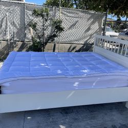 BEAUTIFUL FULL BED INCLUDING HEADBOARD,FRAME,MATTRESS AND TOPPER 