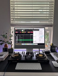 iMac 24”  Excellent Condition 