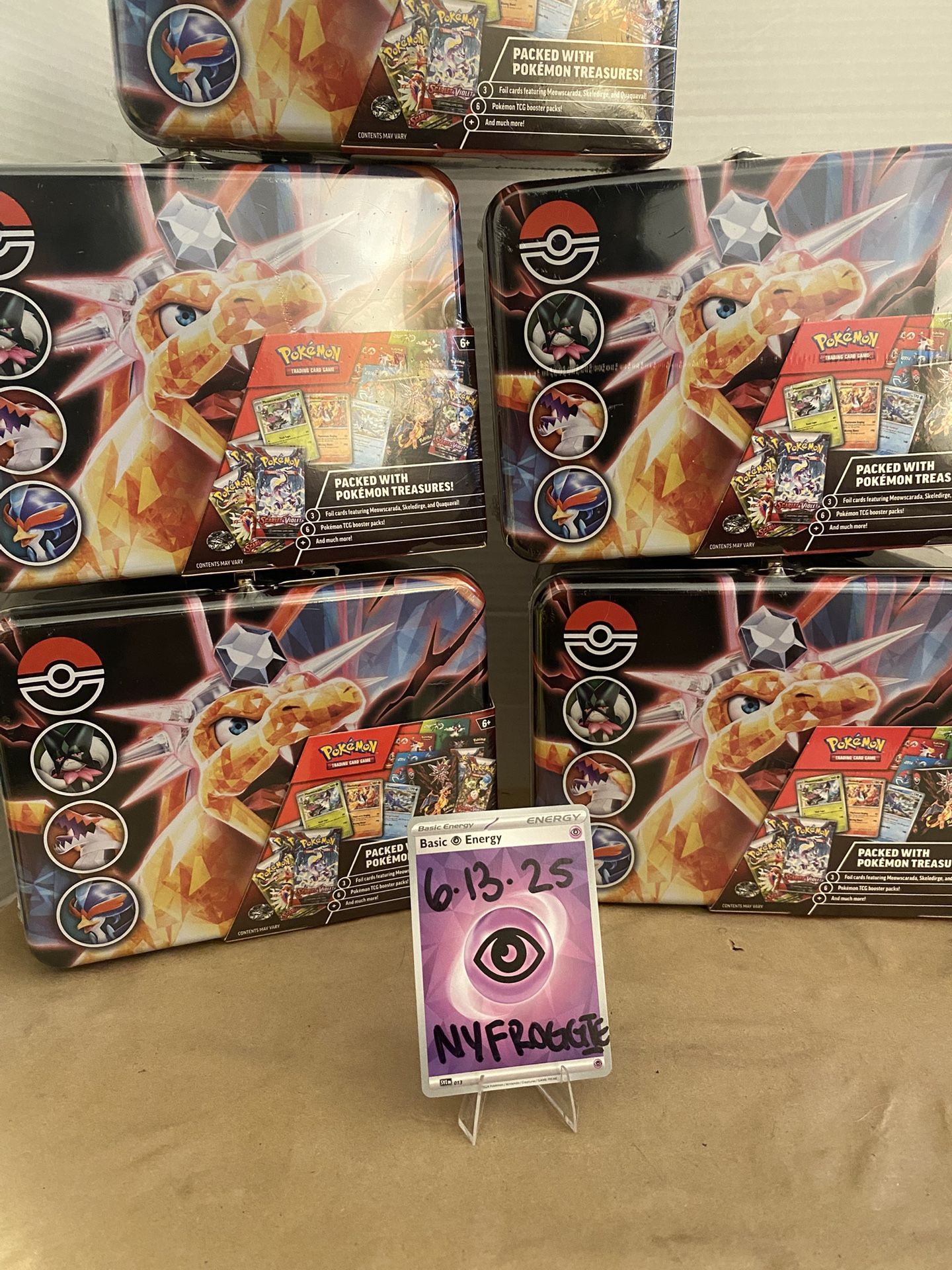 Pokemon TCG Charizard Collector Chest Tin