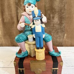 Vintage Enesco Toy Symphony, 1985 Music Box / Elf Painting Drummer Boy (Works) The pen in the hand is broken.