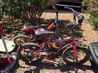 Boys bikes w/ training wheels