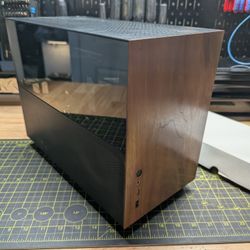 Lian Li Q58 W/ Walnut Front Panel, RGB strips And 3x Fans