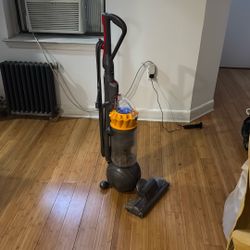 Dyson Vacuum For Pickup 