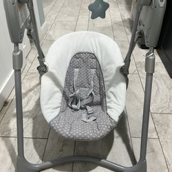 Graco Slim Spaces baby swing