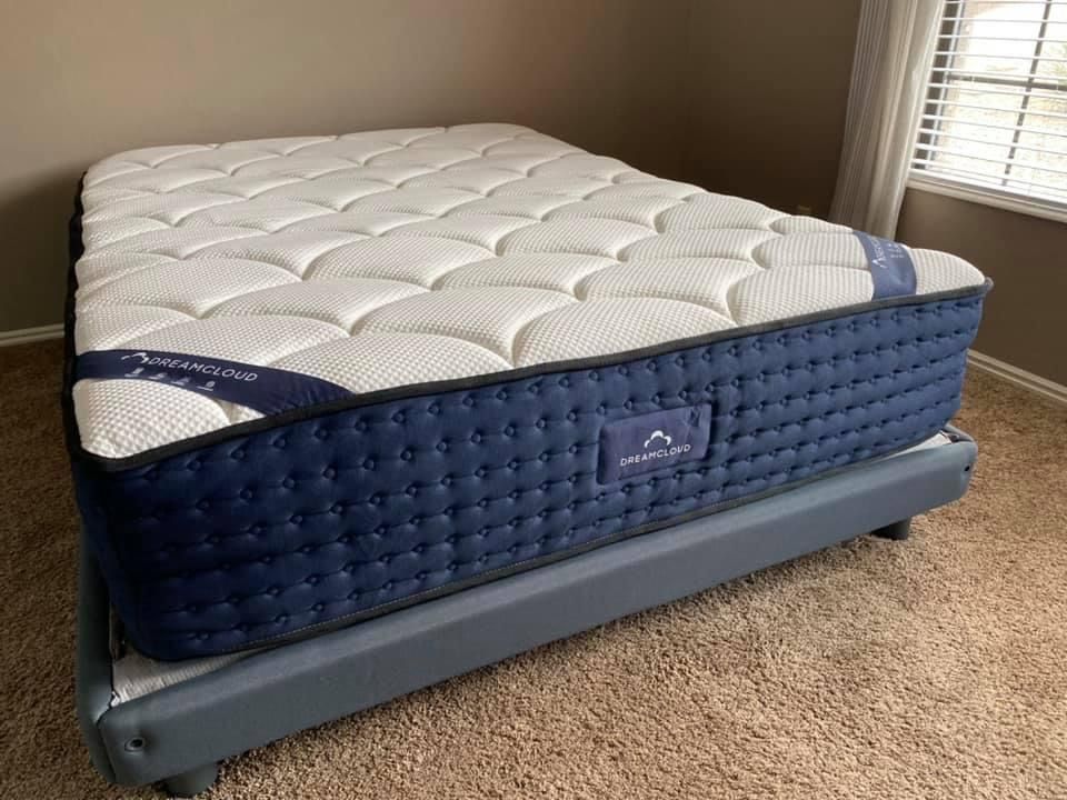 Dreamcloud Hybrid King Mattress for Sale in Phoenix, AZ OfferUp