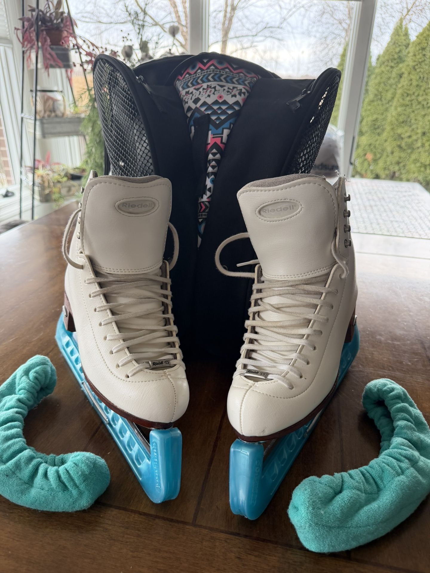 Ice Skates Riedell Woman’s Beginner/Intermediate Figure Skates Size 4.5 M With Bag