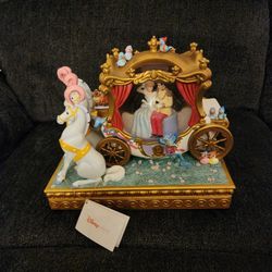 RARE DISNEY CINDERELLA SNOW GLOBE