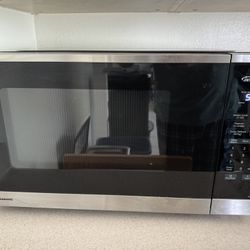 Like New Microwave  - Moving 