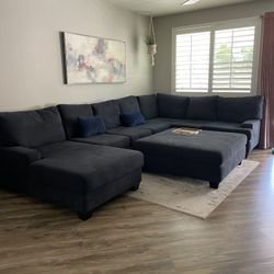 Sectional Couch With Ottoman