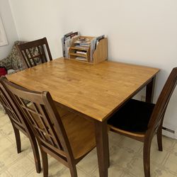 Dining Table & 4 Chairs 