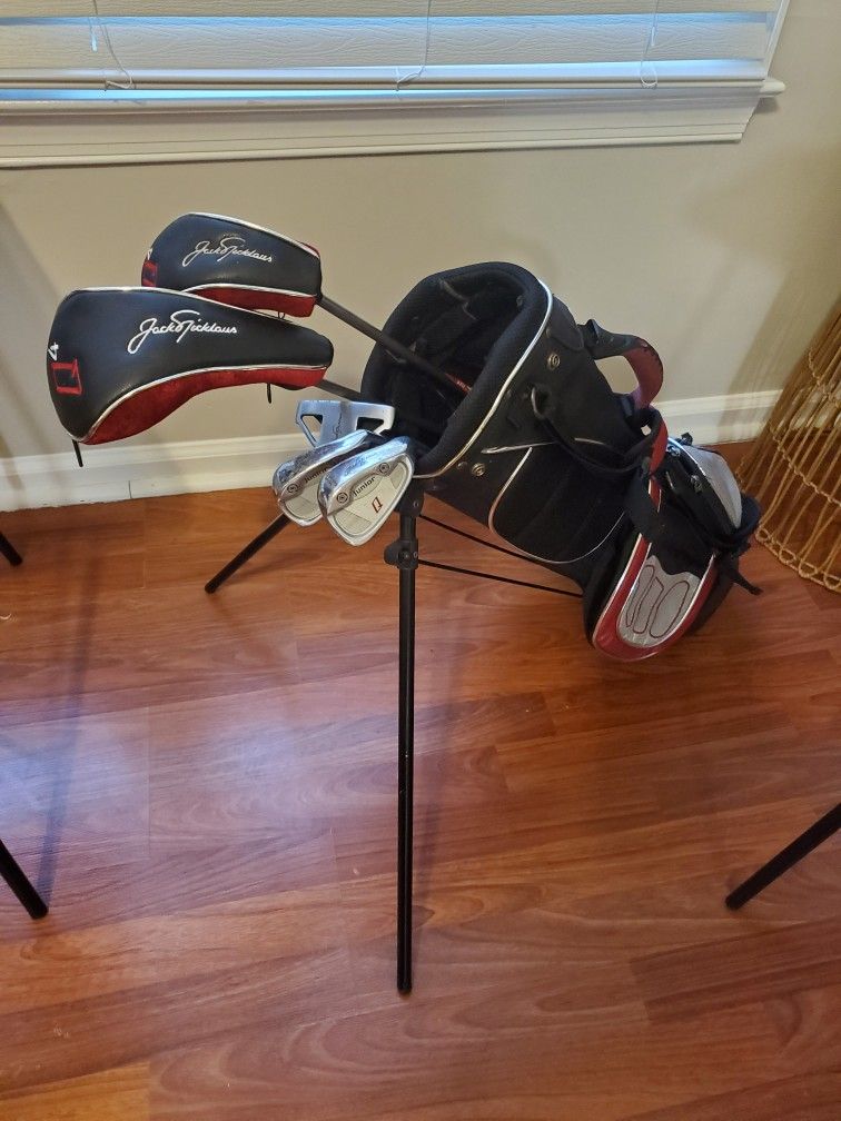 Jack Nicklaus Q4 Set Of Junior Golf Clubs With Carry/ Stand Bag