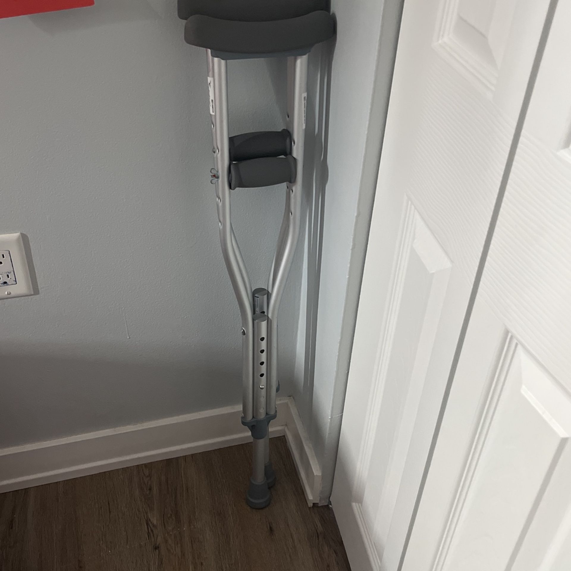 Kid’s Crutches, Small Size!