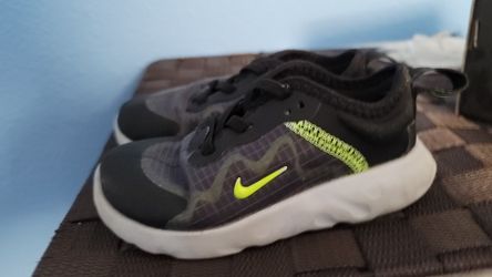 Nike toddler shoes size 8 X 2