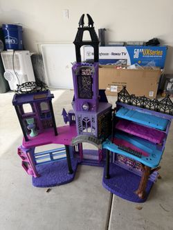 Monster high Doll House