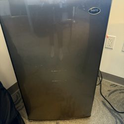 Sanyo Mini Fridge with Freezer