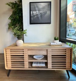 Modern Oak Lift-Top Coffee Table w/ Hidden Storage & Slatted Doors/ TV Stant
