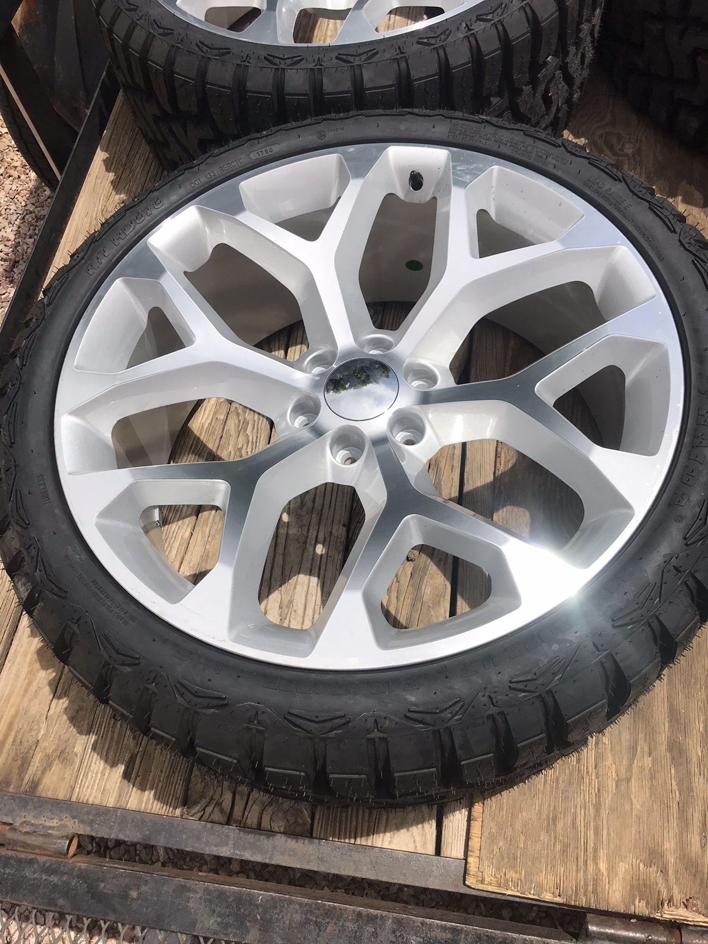 24s Snowflakes On 33s