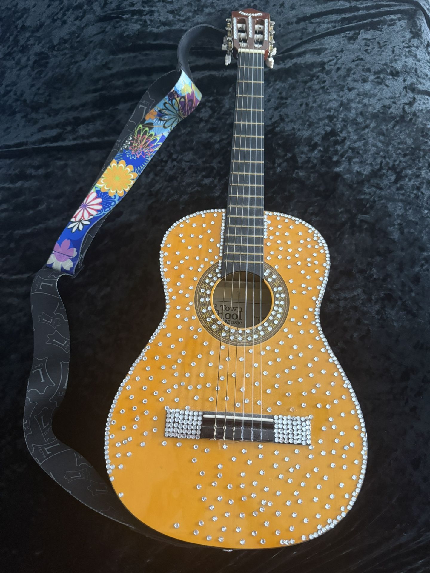 🎸 Handmade Guitar from Old Town School of Folk Music – Perfect for Beginner Kids! 🎶