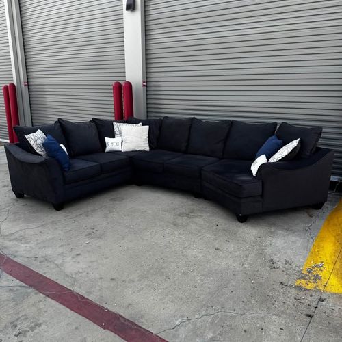 XXL U-Shape Sectional Couch with Cuddler (BRAND NEW)