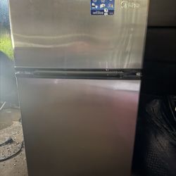 Midea Mini Fridge 