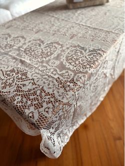 Table mantel