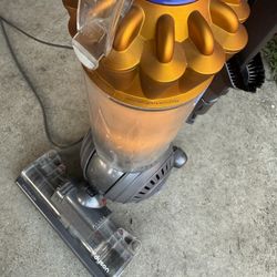 Dyson DC40 Upright Vacuum Cleaner