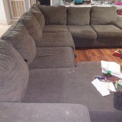 XXL Broyhill Couch Sectional Grey With Chase Lounger