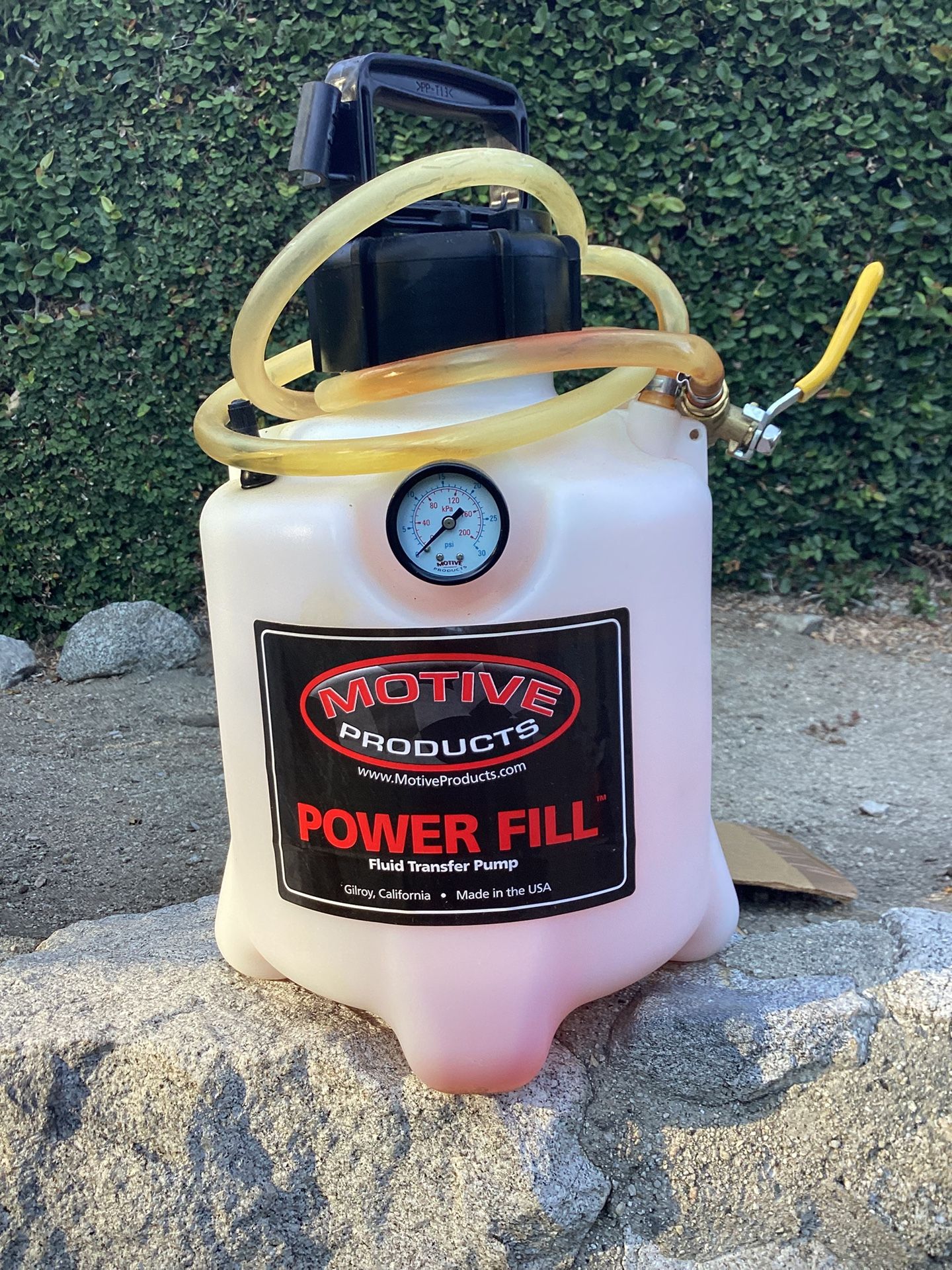 Motive Products 1735 Power Fill Pro Fluid Transfer Pump 1 GAL Tank with Schraeder Valve, Ball Valve Shutoff, and Hose, 4 Quart Capacity
