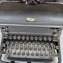 Royal Typewriter 