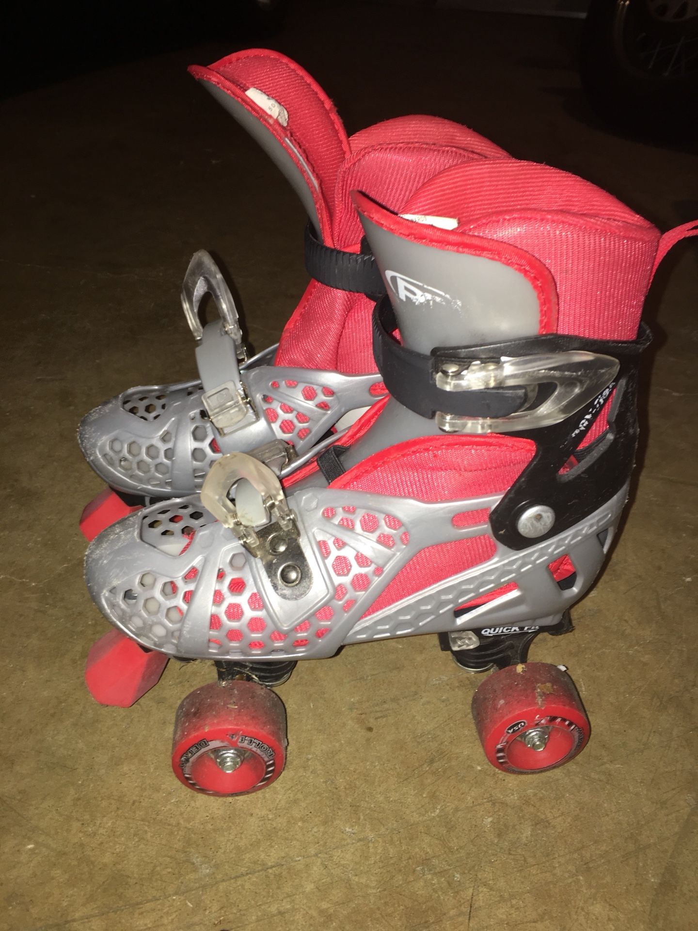 Roller derby adjustable roller skate 3-6