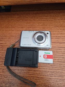Sony Cyber-Shot DSC-W220 Digital Camera 12.1MP w/Battery Tested & Working