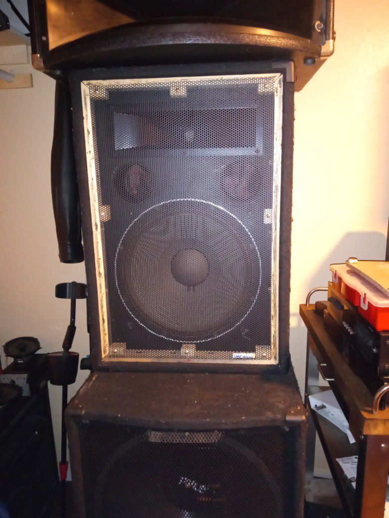 Pro Audio Speakers Peavey Bwx 18s Subs,Jbl 2 Way 15 Inc Horn loaded Cabs  And  Big Horns On Top Sounds Killer 500 Takes All