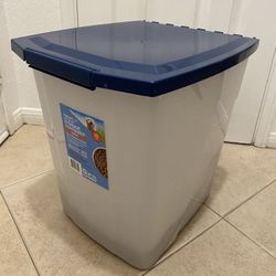 Plastic Pet Food Storage Container / Large 25 lb Bug Resistant (With some clean dog food) 
