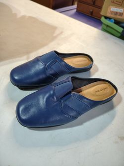 Like New Women's Size 9 Slip-on Sandals Maybe Worn Once