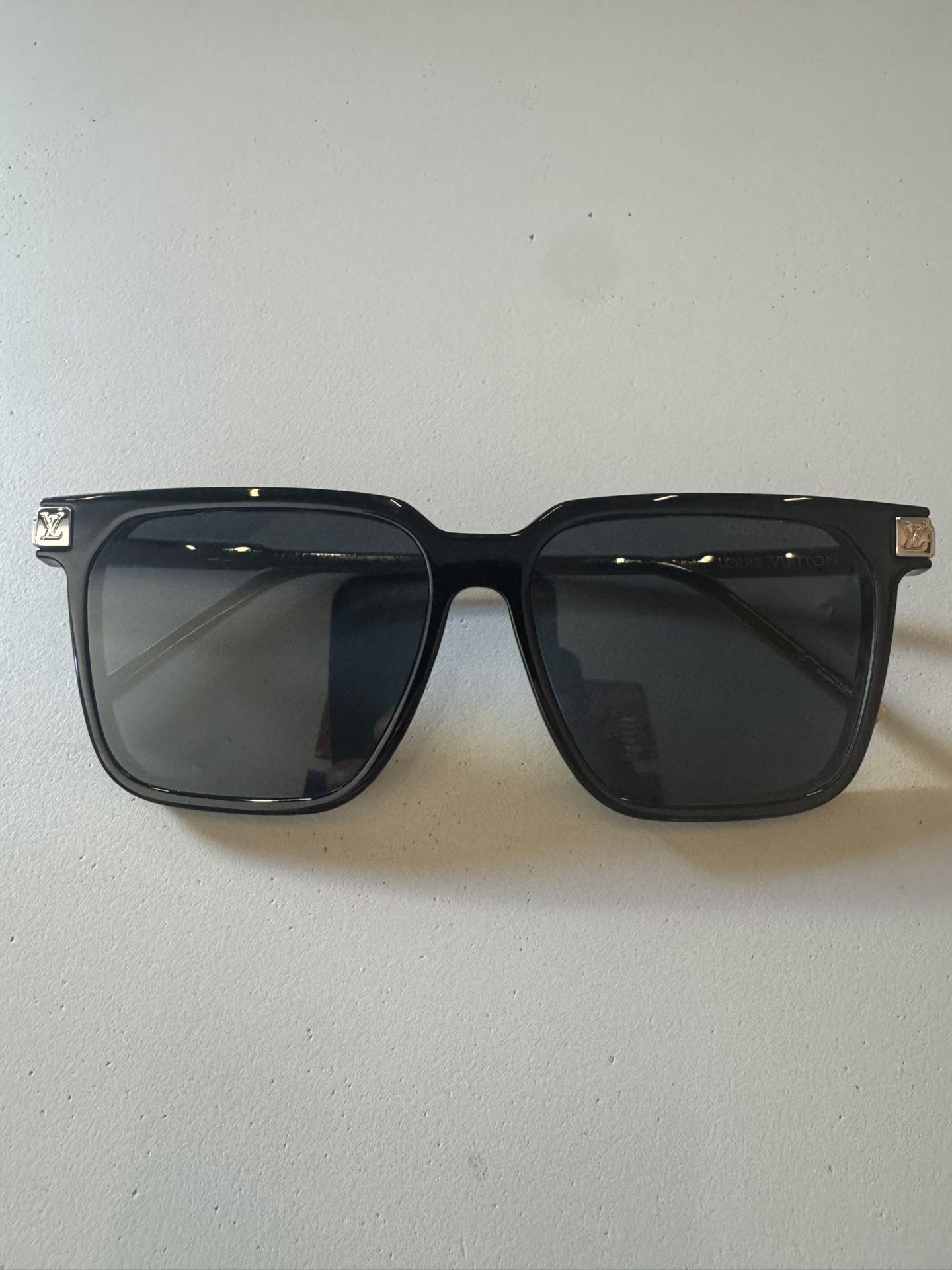 Louis Vuitton Rise Square Sunglasses Z1667W Authentic