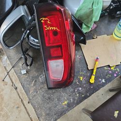 2019-2022 SIERRA 1500 RH PASSENGER TAIL LAMP LIGHT LEDS TESTED GOOD (contact info removed)8 