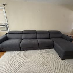 SECTIONAL COUCH 