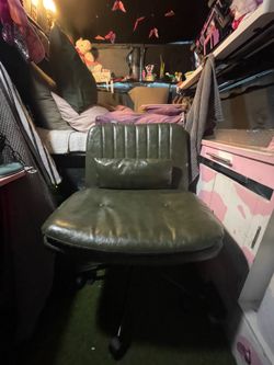 Criss cross desk chair