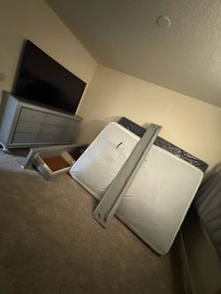 Queen Size Gray bedset
