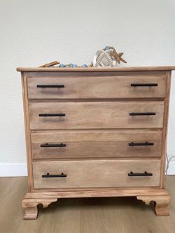 Vintage Willett Solid Cherry Chest of Drawers – Refinished – Made in USA – 31” L x 17.5" W x 32” H
