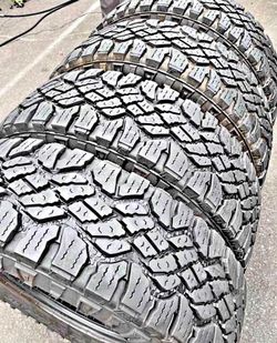 275/65/18 Goodyear vendo un set de llantas usadas excelente condiciones de vida las 4 ✅🤩I am selling a set of used tires, all 4 in excellent living c