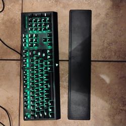 Black Widow Razor Keyboard works changes color