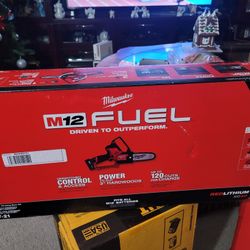 M12 FUEL 6 in. 12V Lithium-Ion Brushless Electric Cordless Pole Saw Pruning Saw HATCHET with M12 6.0 Ah Battery