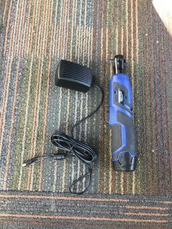 Power Torque 3/8 in Ratchet Wrench, with Battery and Charger. Great Condition!