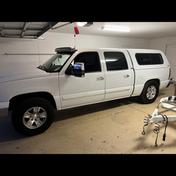 Snug top camper shell