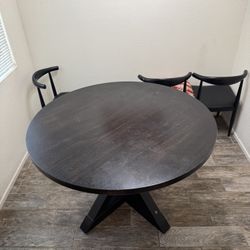 Round Dining Table 