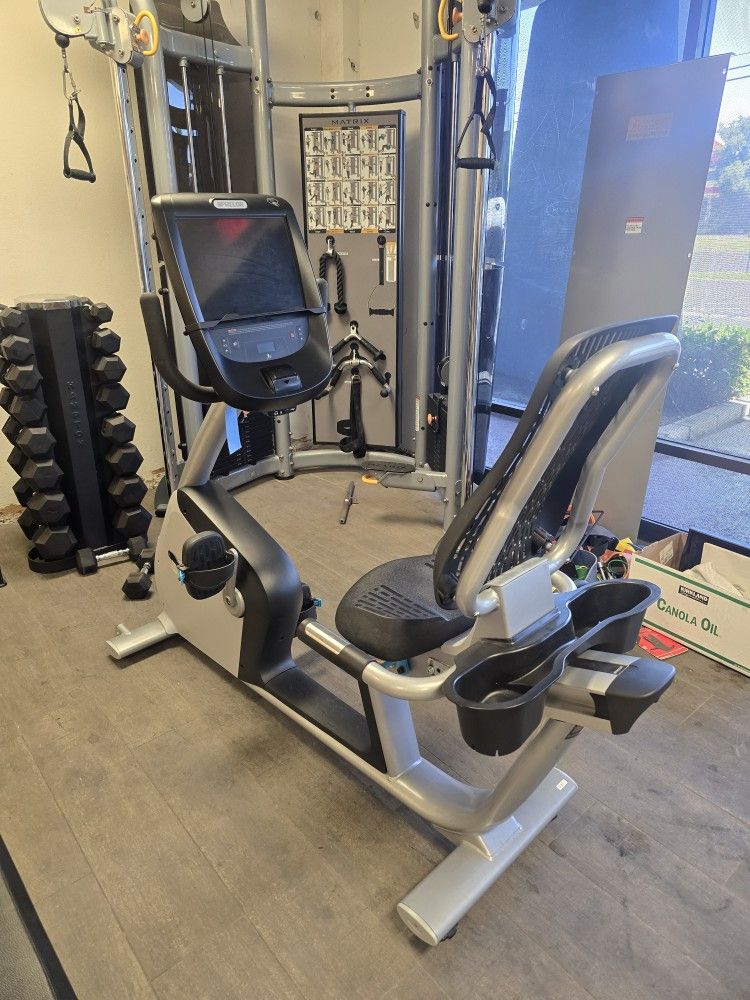 Precor recumbent bike RBK 800 with Precor P82 Console display cardio gym equipment exercise fitness