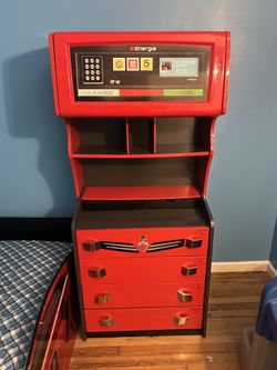 FOR SALE: Red Gas Station-Themed Desktop for Kids 🚗⛽