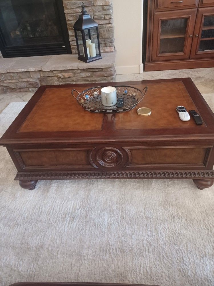 Coffee table leather top